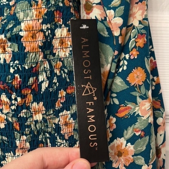 Women’s Medium Floral Long Sleeve Blouse - Picture 2 of 2